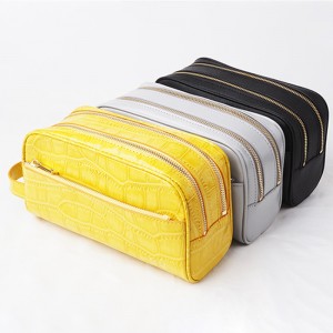 https://www.leathermaterials.com/ladies-leather-makeup-bag-with-storage-bag-product/